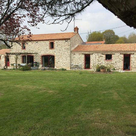 Au Mas Retz De Jade Bed & Breakfast Chauve Bagian luar foto