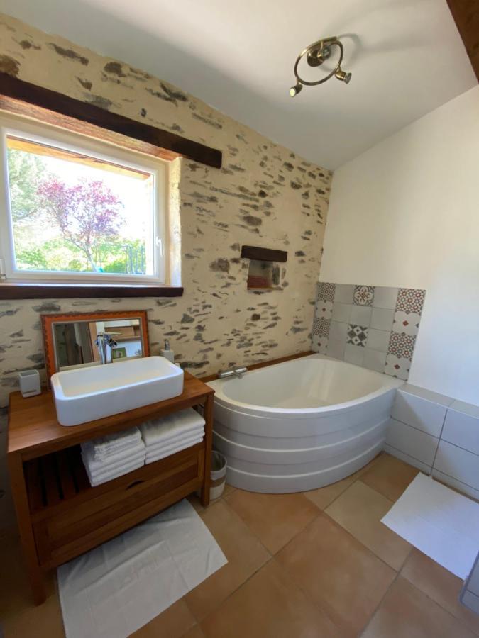 Au Mas Retz De Jade Bed & Breakfast Chauve Bagian luar foto