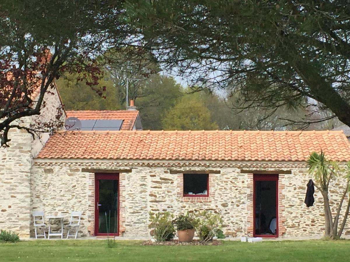 Au Mas Retz De Jade Bed & Breakfast Chauve Bagian luar foto