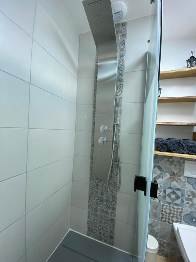 Au Mas Retz De Jade Bed & Breakfast Chauve Bagian luar foto