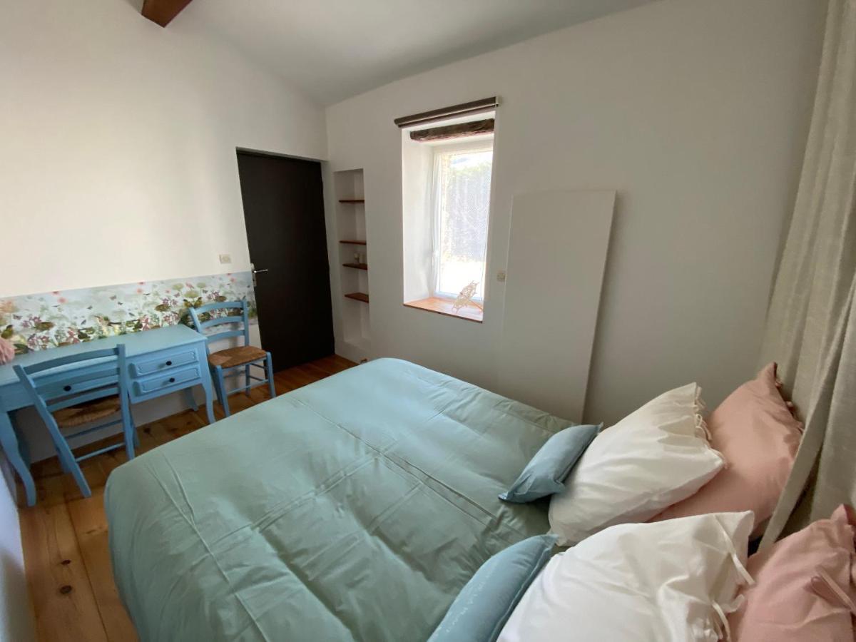 Au Mas Retz De Jade Bed & Breakfast Chauve Bagian luar foto