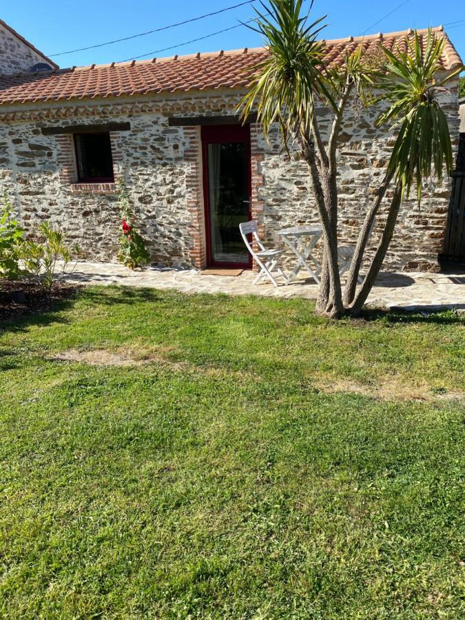 Au Mas Retz De Jade Bed & Breakfast Chauve Bagian luar foto