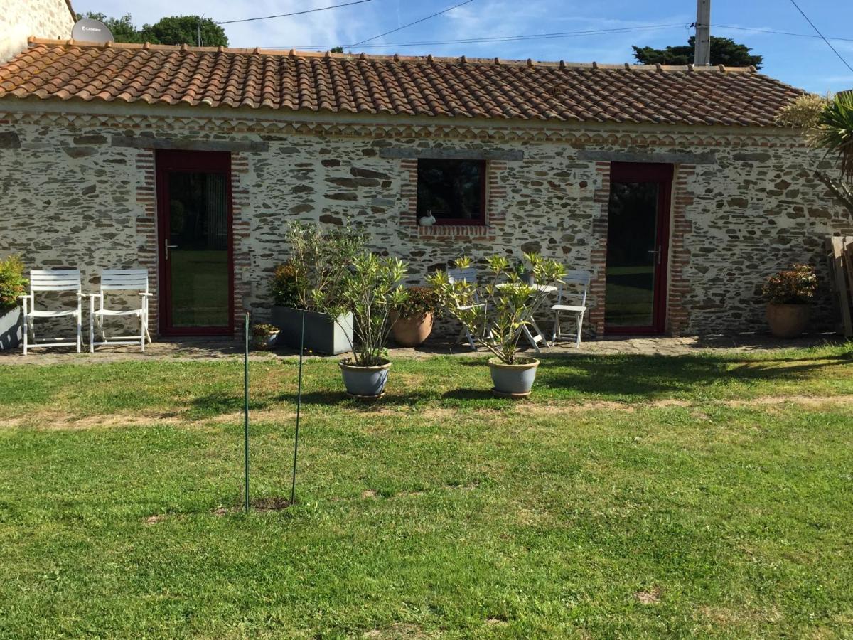Au Mas Retz De Jade Bed & Breakfast Chauve Bagian luar foto