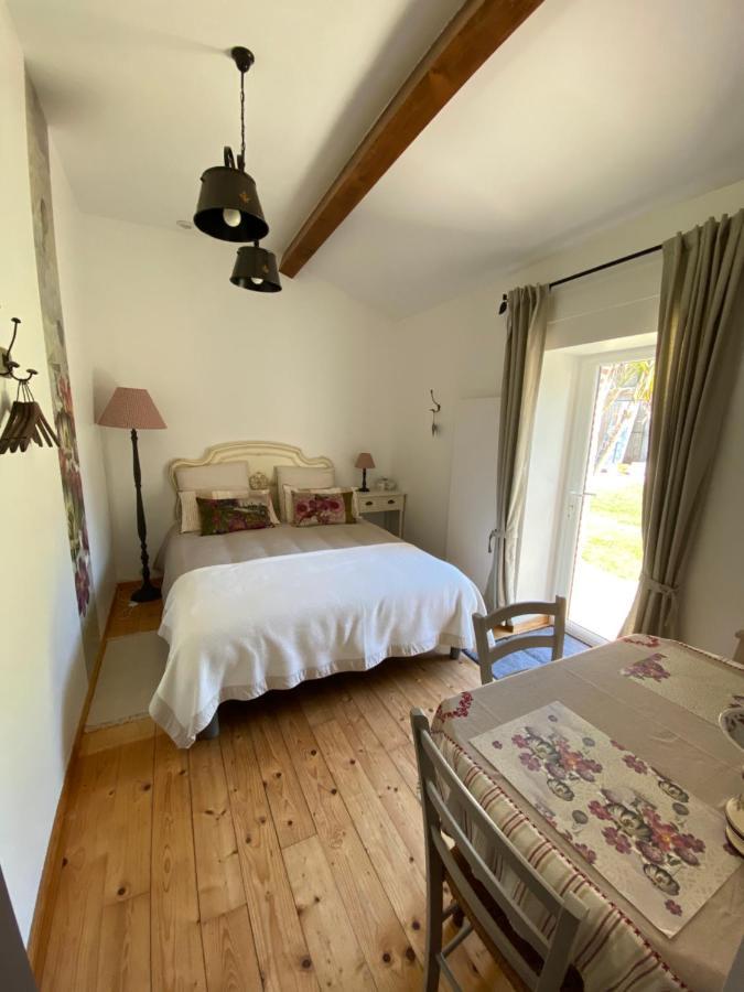 Au Mas Retz De Jade Bed & Breakfast Chauve Bagian luar foto