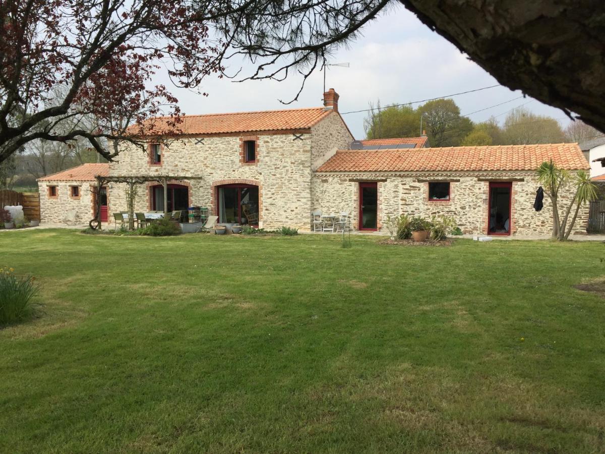 Au Mas Retz De Jade Bed & Breakfast Chauve Bagian luar foto