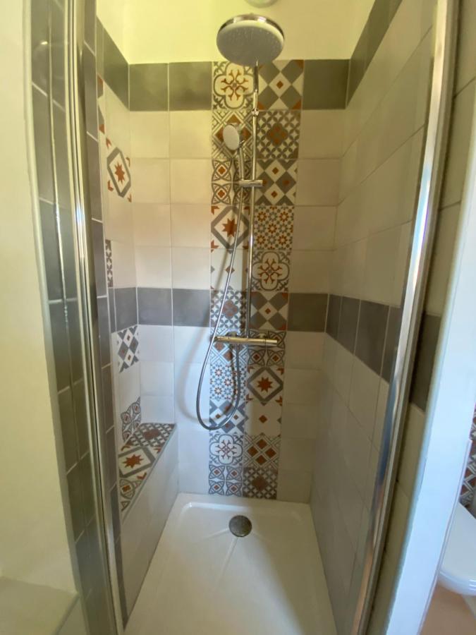 Au Mas Retz De Jade Bed & Breakfast Chauve Bagian luar foto