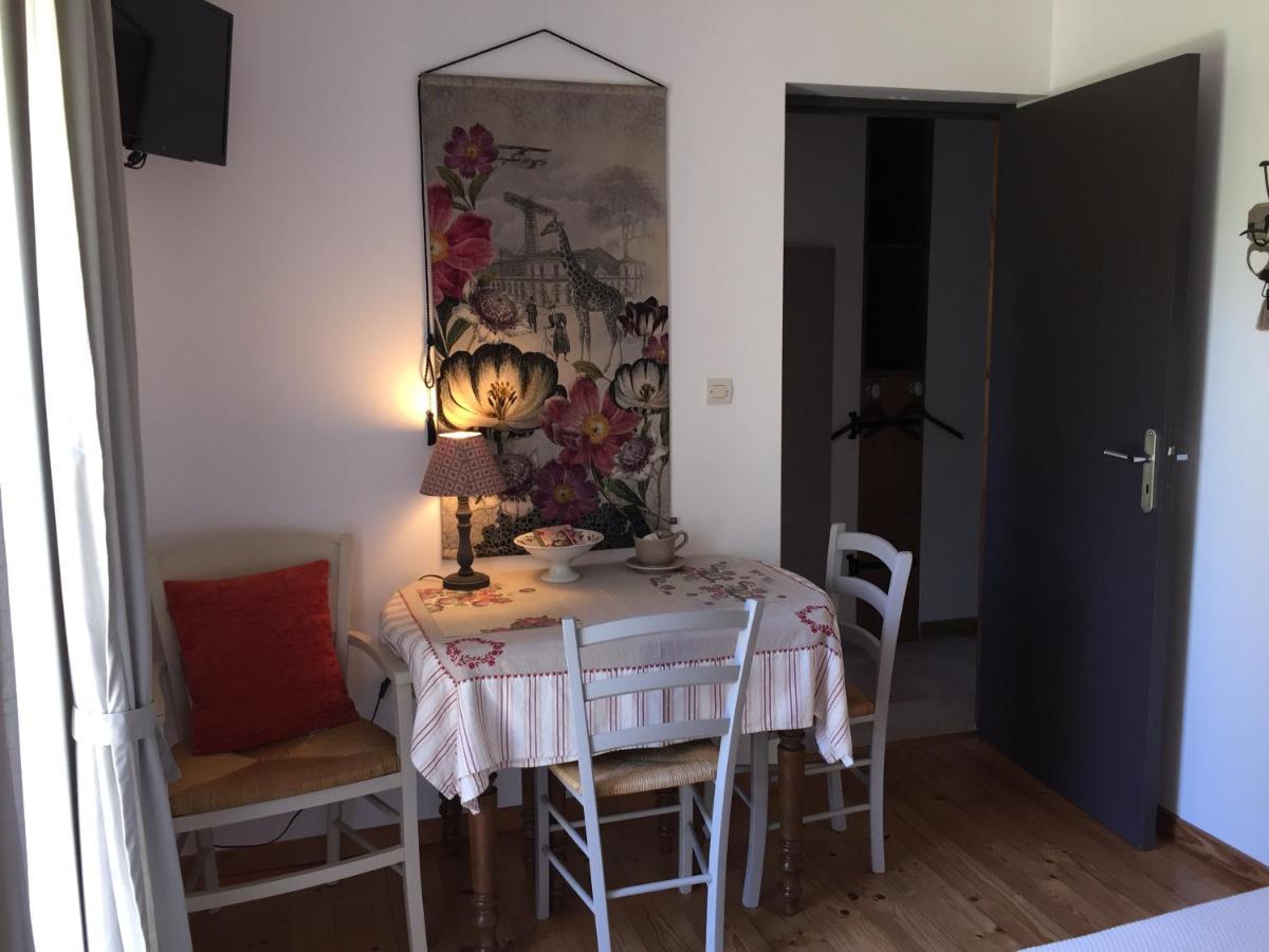 Au Mas Retz De Jade Bed & Breakfast Chauve Bagian luar foto
