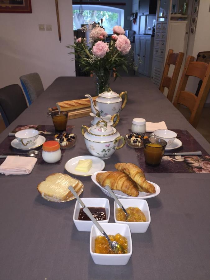 Au Mas Retz De Jade Bed & Breakfast Chauve Bagian luar foto